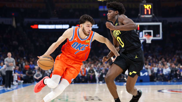 Dec 11, 2023; Oklahoma City, Oklahoma, USA; Oklahoma City Thunder forward Chet Holmgren (7) drives to the basket against Utah Jazz forward Taylor Hendricks (0) during the second quarter at Paycom Center.